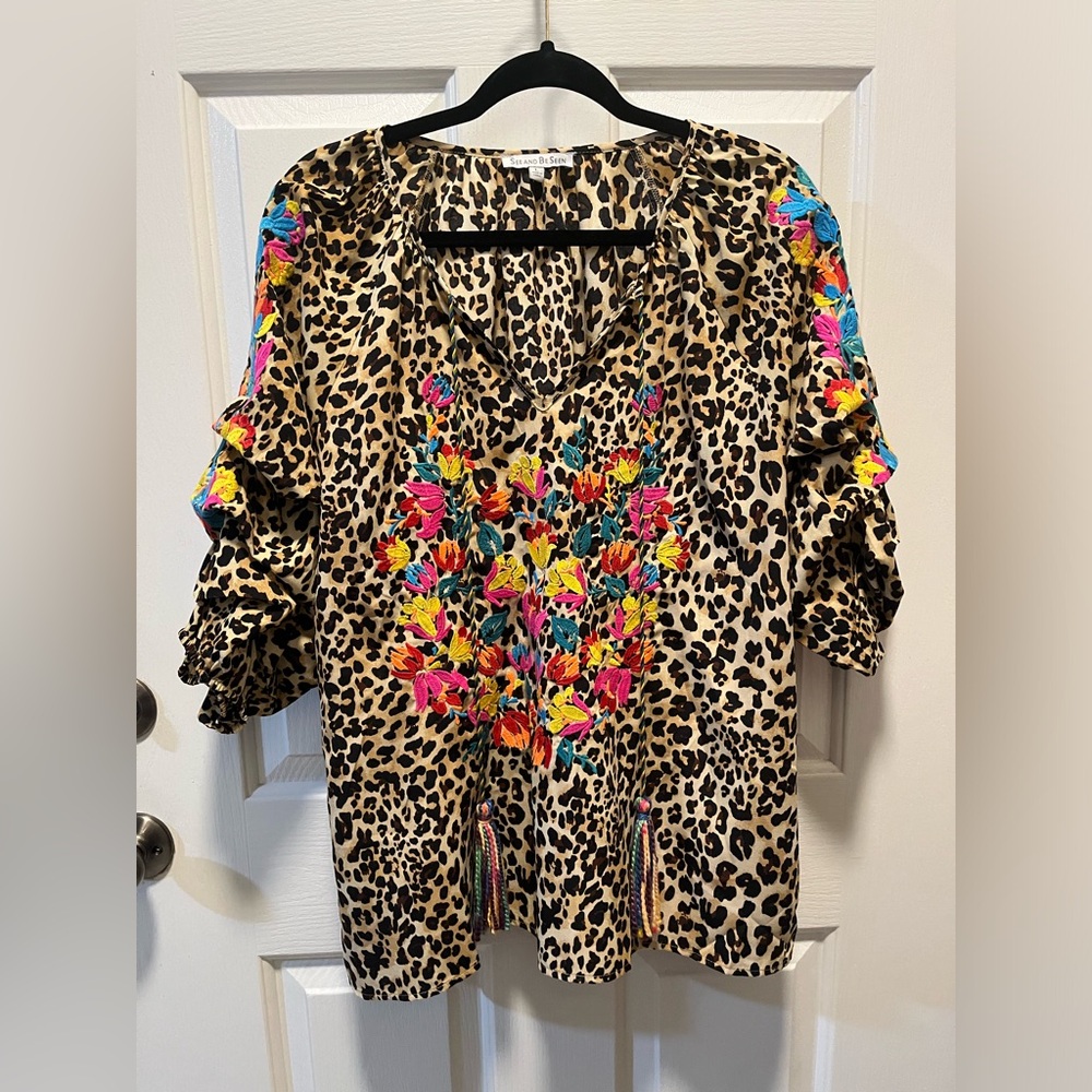 Boutique See and Be Seen Blouse with a lot of fun details! Size L!